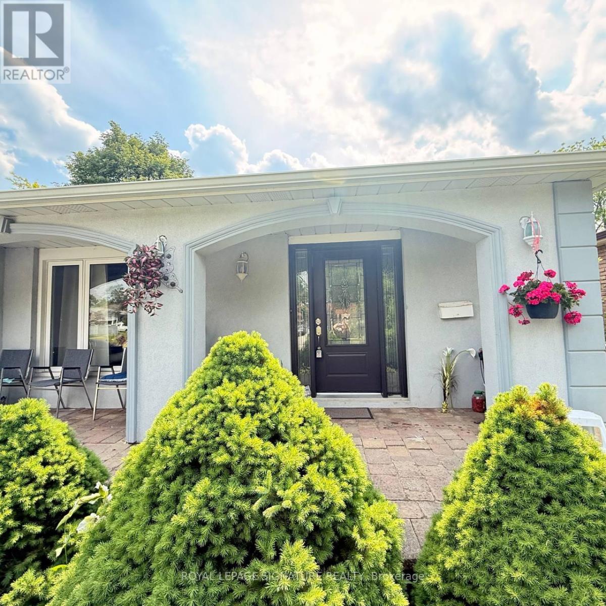117 Romfield Circuit Property Photo 3