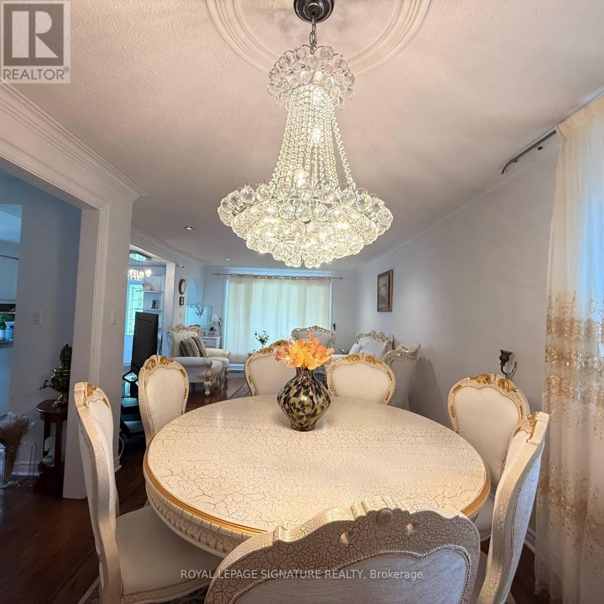 117 Romfield Circuit Property Photo 13