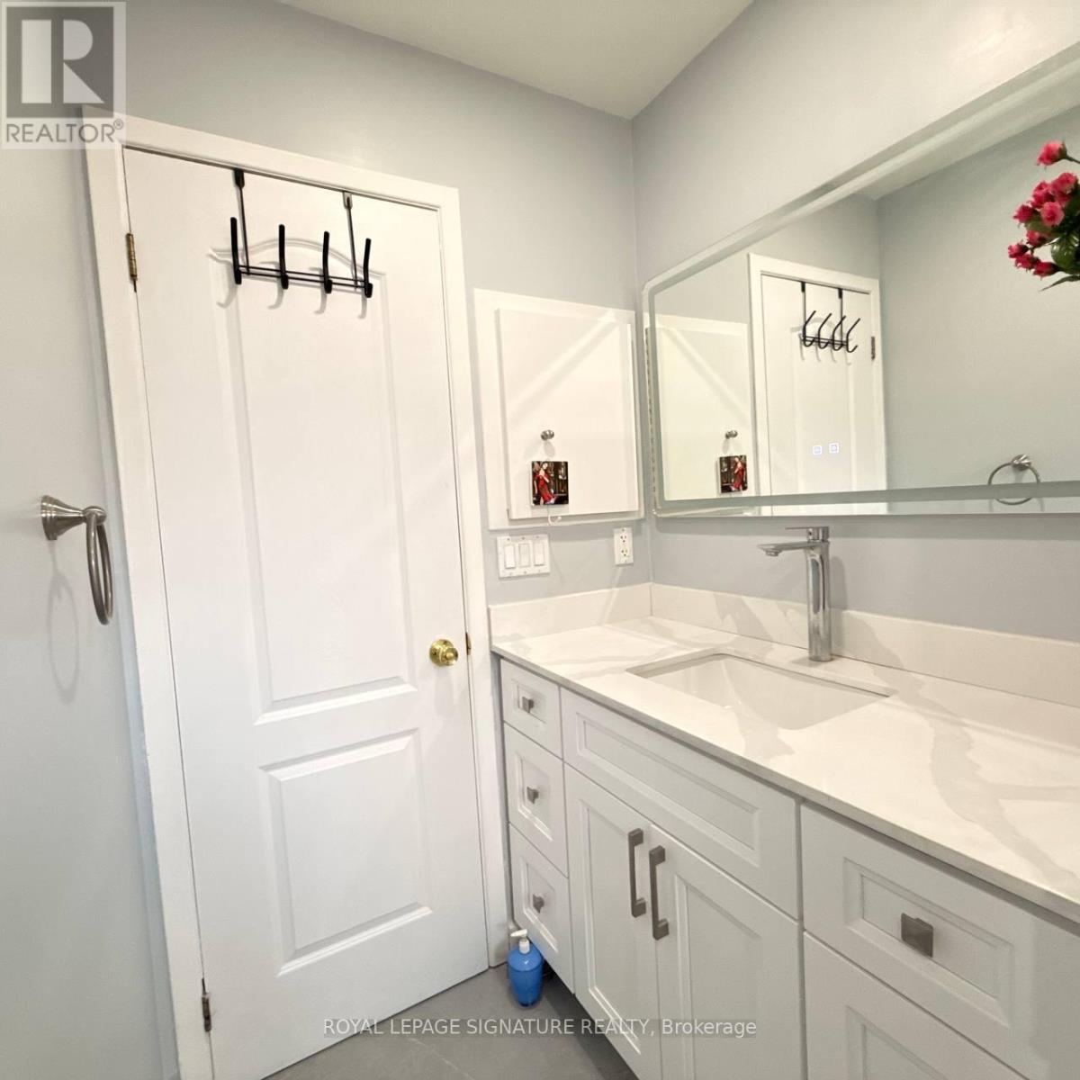 117 Romfield Circuit Property Photo 25