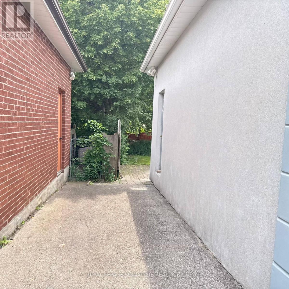 117 Romfield Circuit Property Photo 32