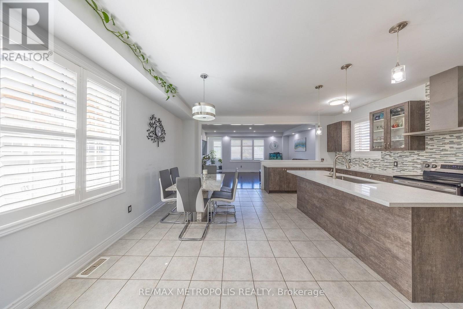 36 Michaelis Street Property Photo 9