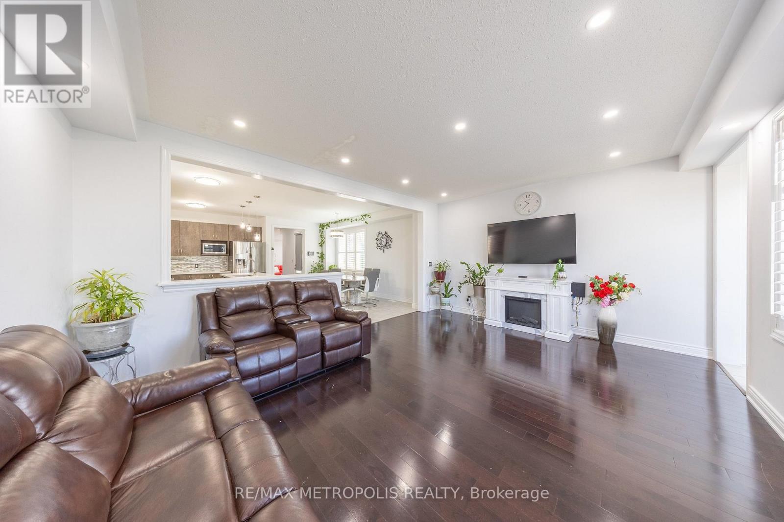 36 Michaelis Street Property Photo 19