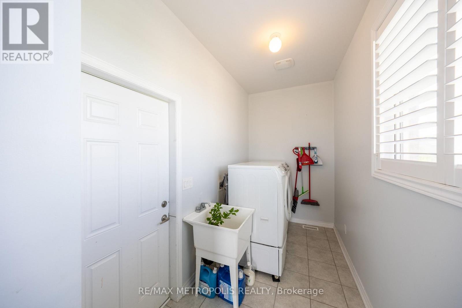 36 Michaelis Street Property Photo 23