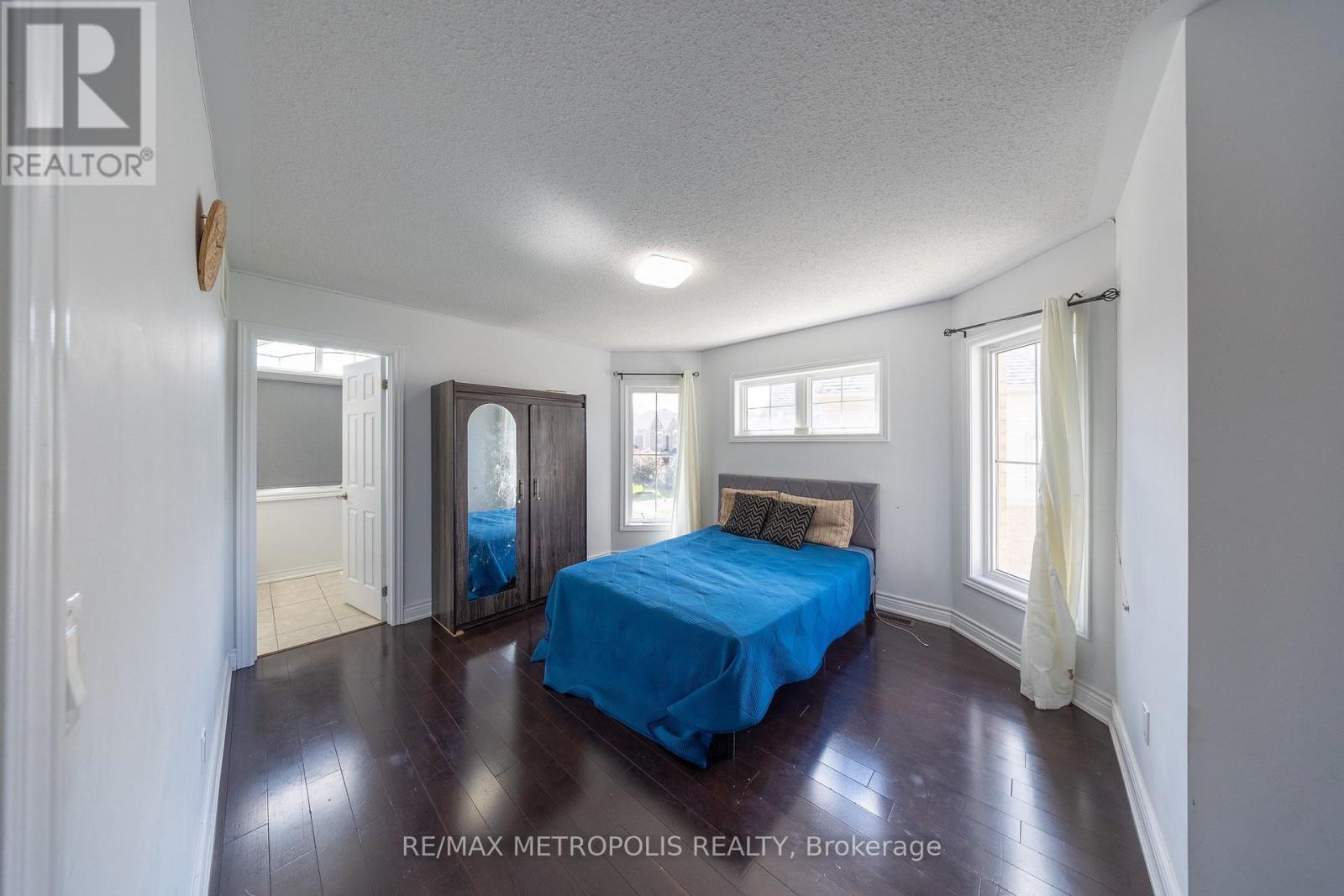 36 Michaelis Street Property Photo 28