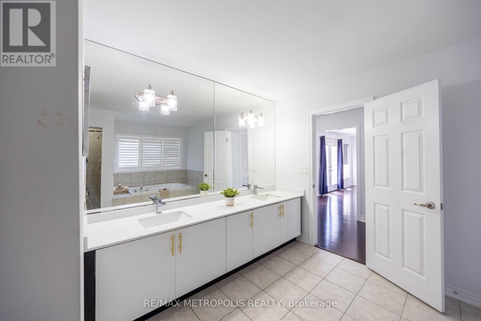 36 Michaelis Street Property Photo 38