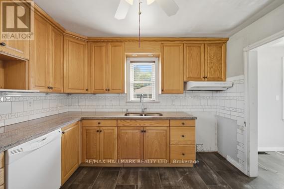 1527 Killarney Beach Road Property Photo 1