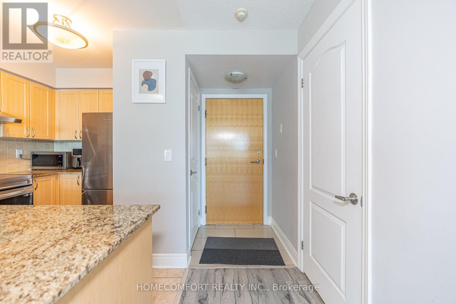 517 - 55 South Town Centre Boulevard Property Photo 9