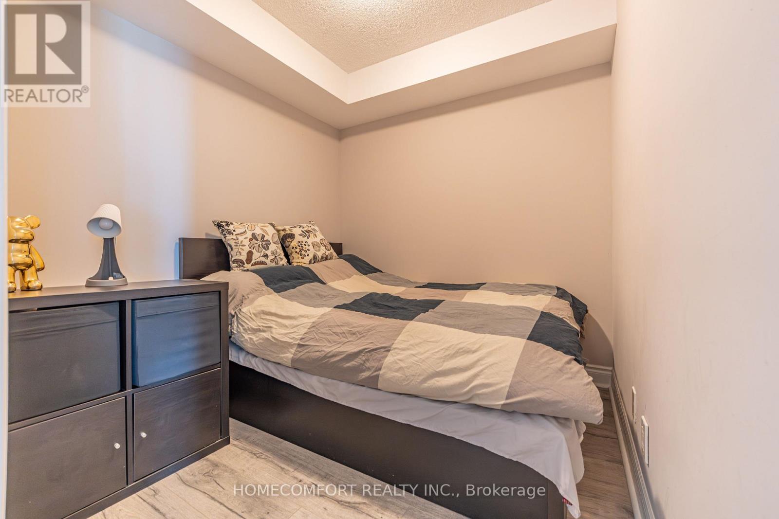 517 - 55 South Town Centre Boulevard Property Photo 20