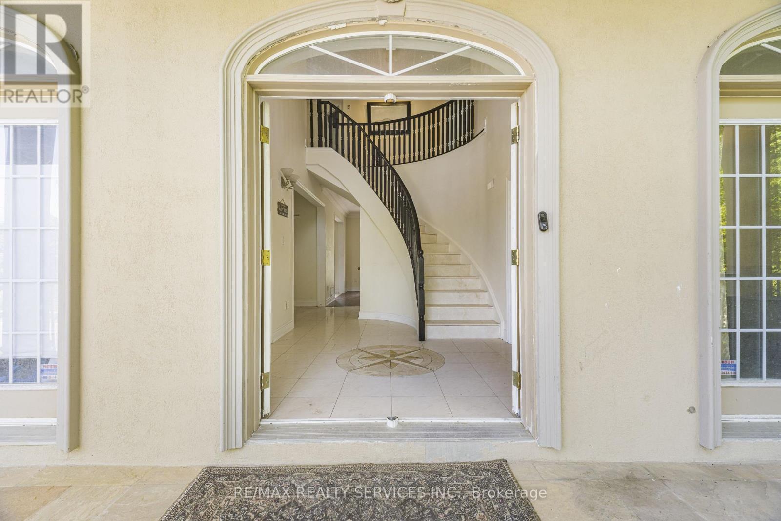 135 Spruce Avenue Property Photo 8