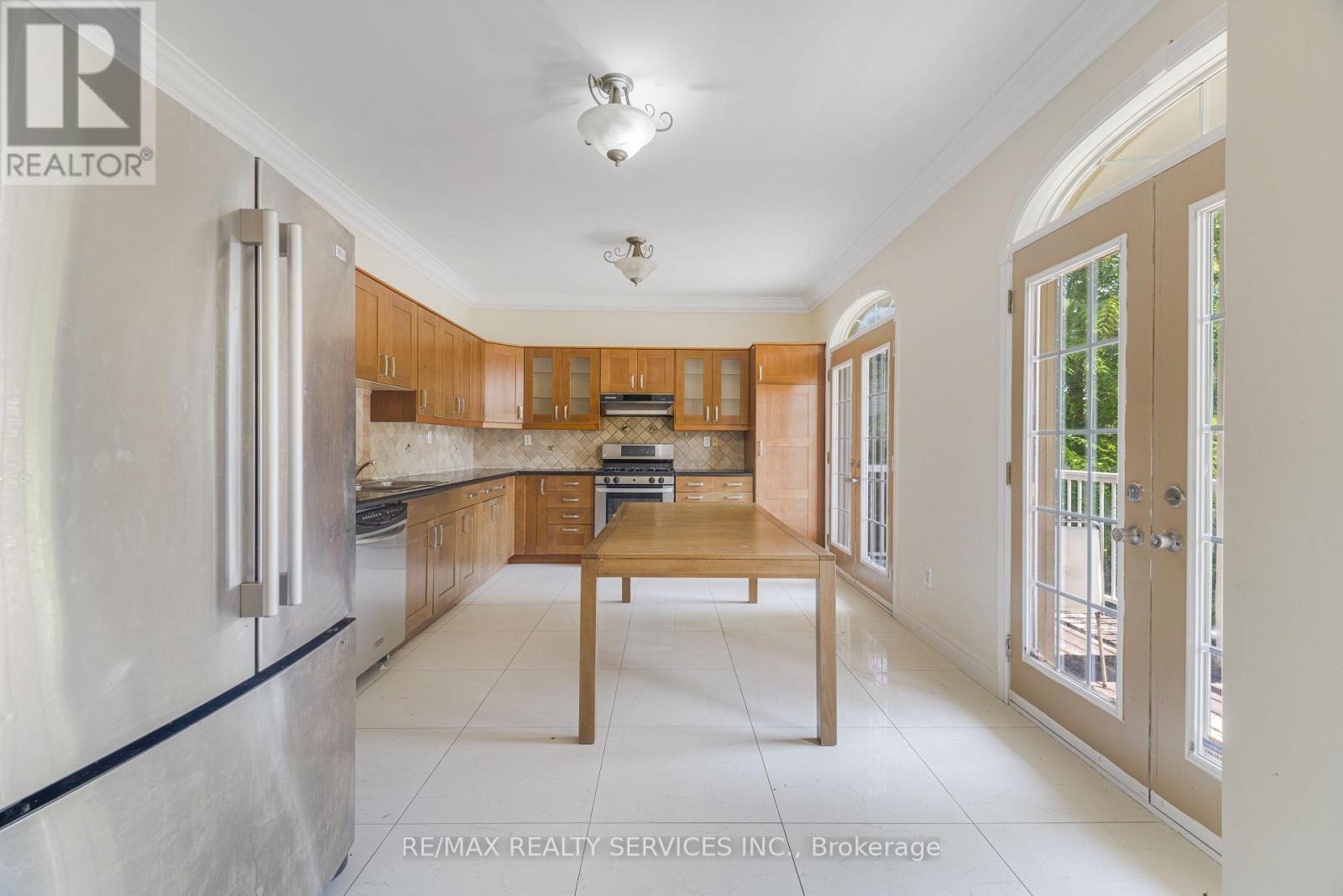 135 Spruce Avenue Property Photo 9