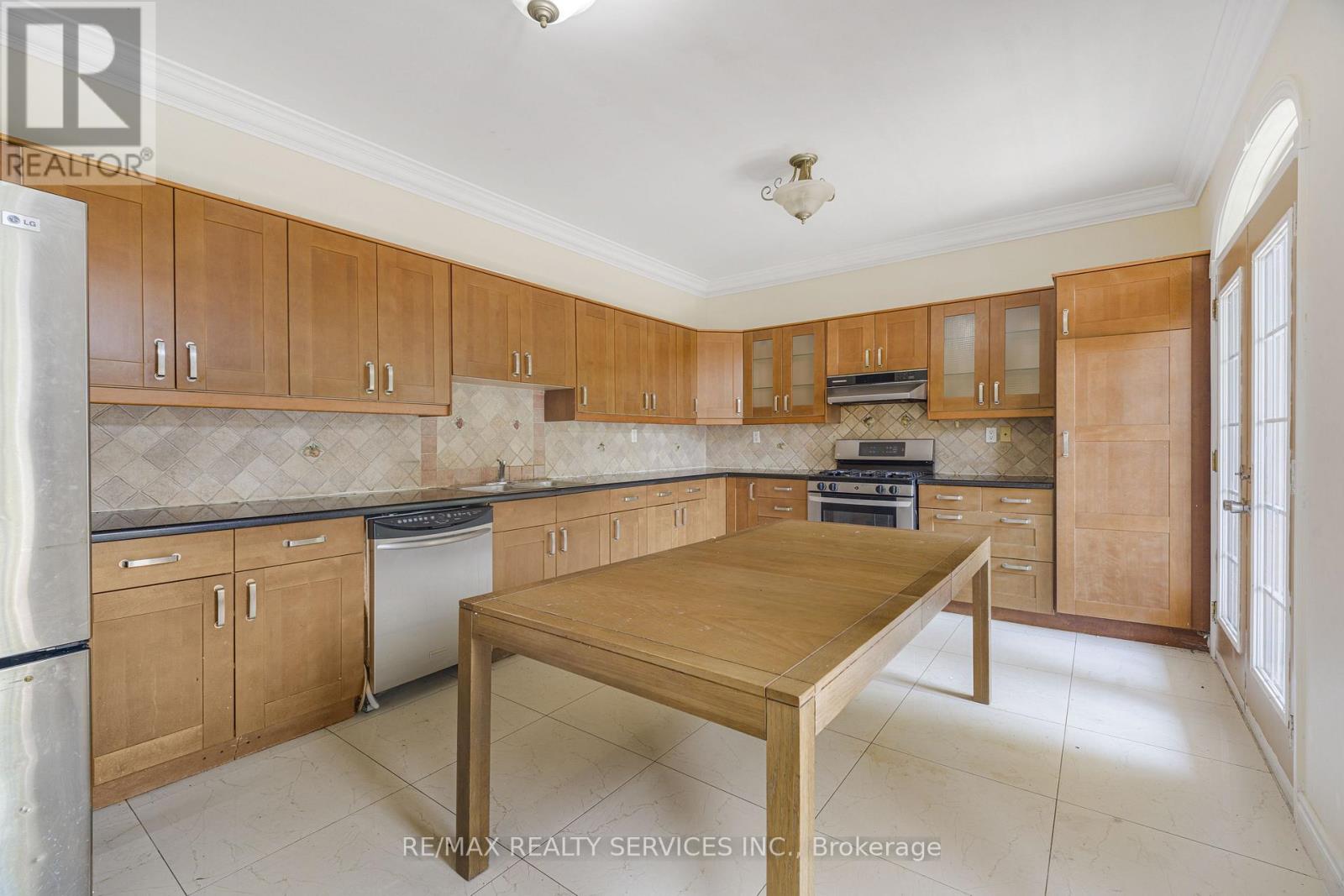 135 Spruce Avenue Property Photo 10
