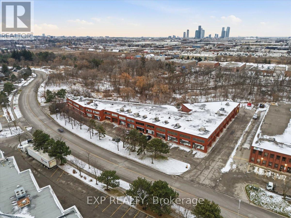 14 - 470 North Rivermede Road Property Photo 2
