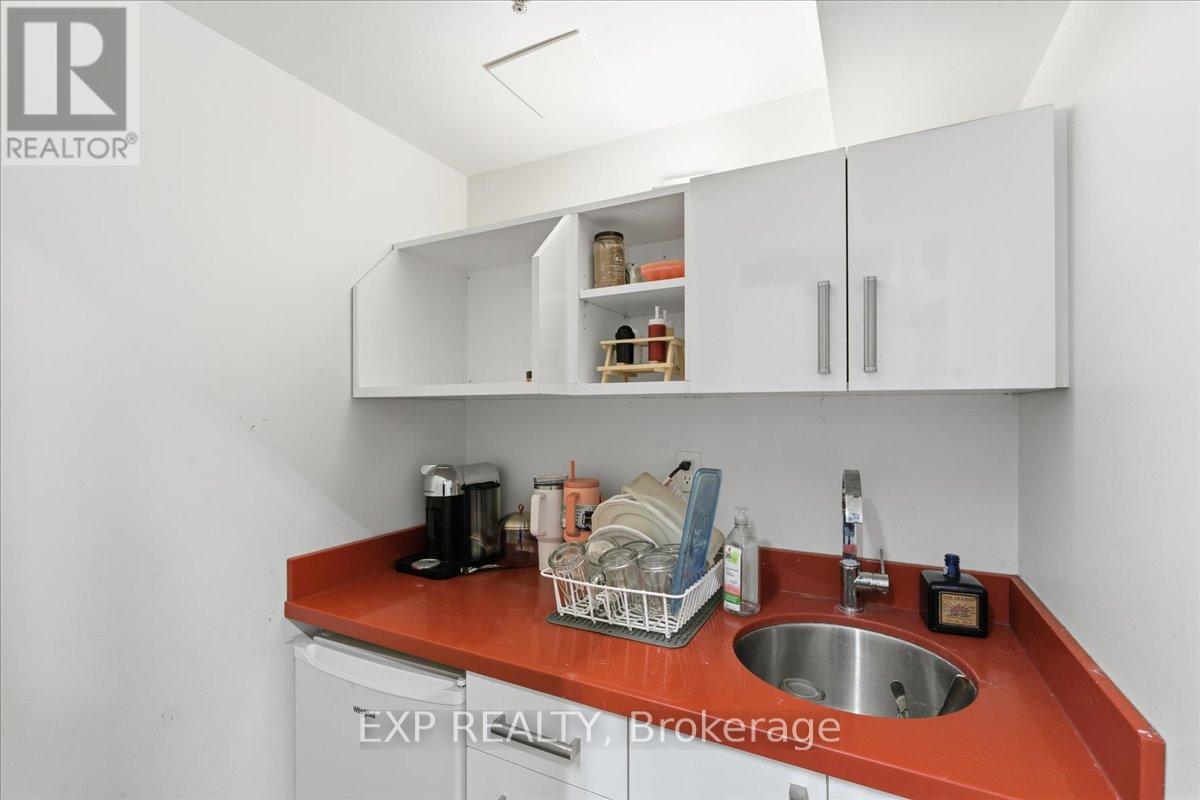 14 - 470 North Rivermede Road Property Photo 24