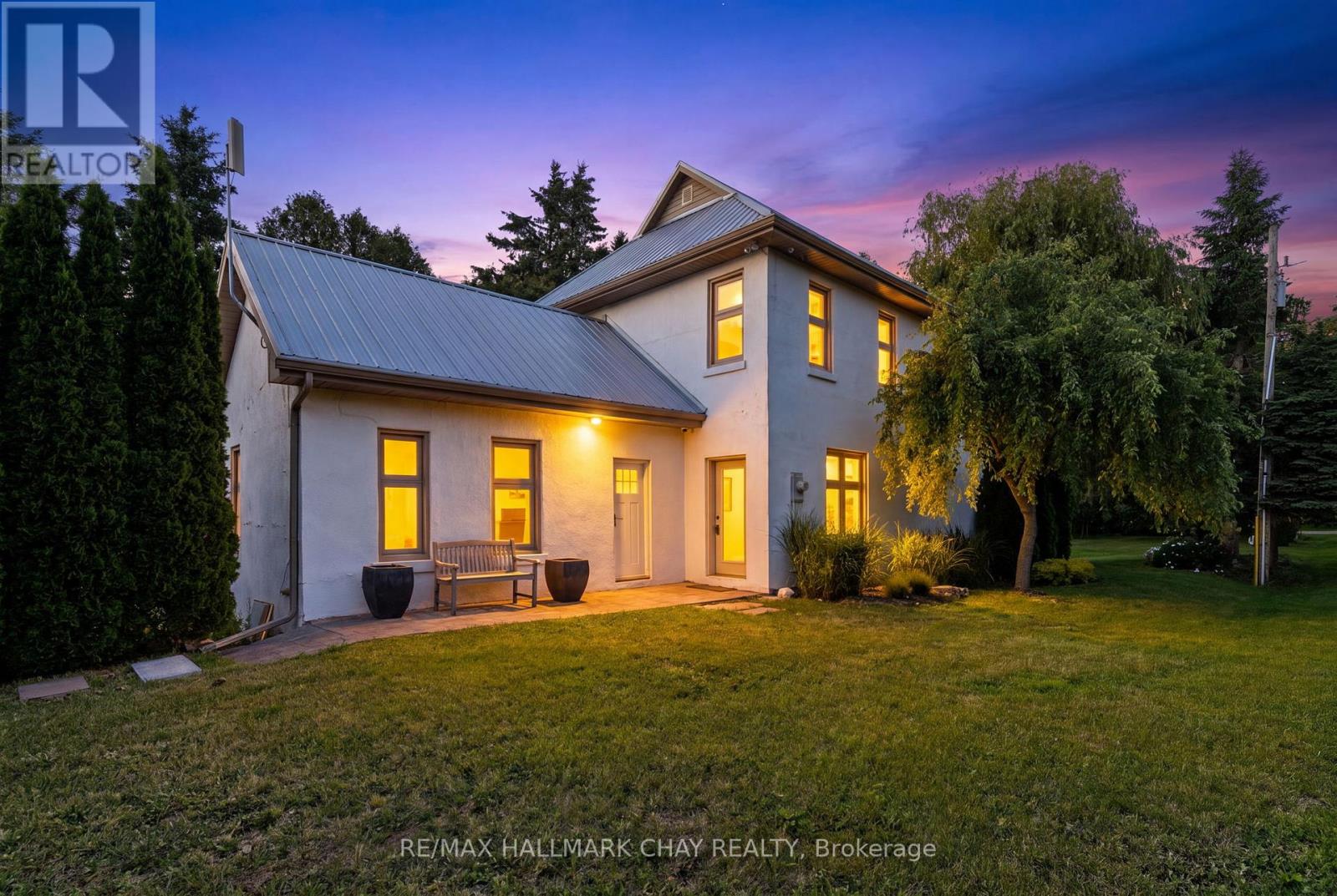 7874 10th Line Property Photo 1