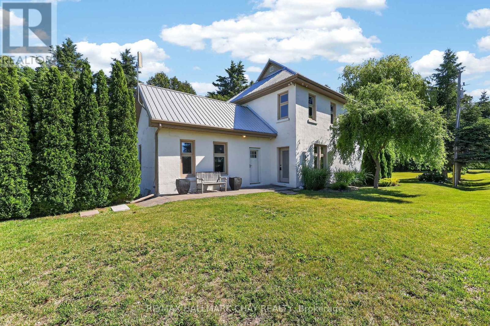 7874 10th Line Property Photo 4