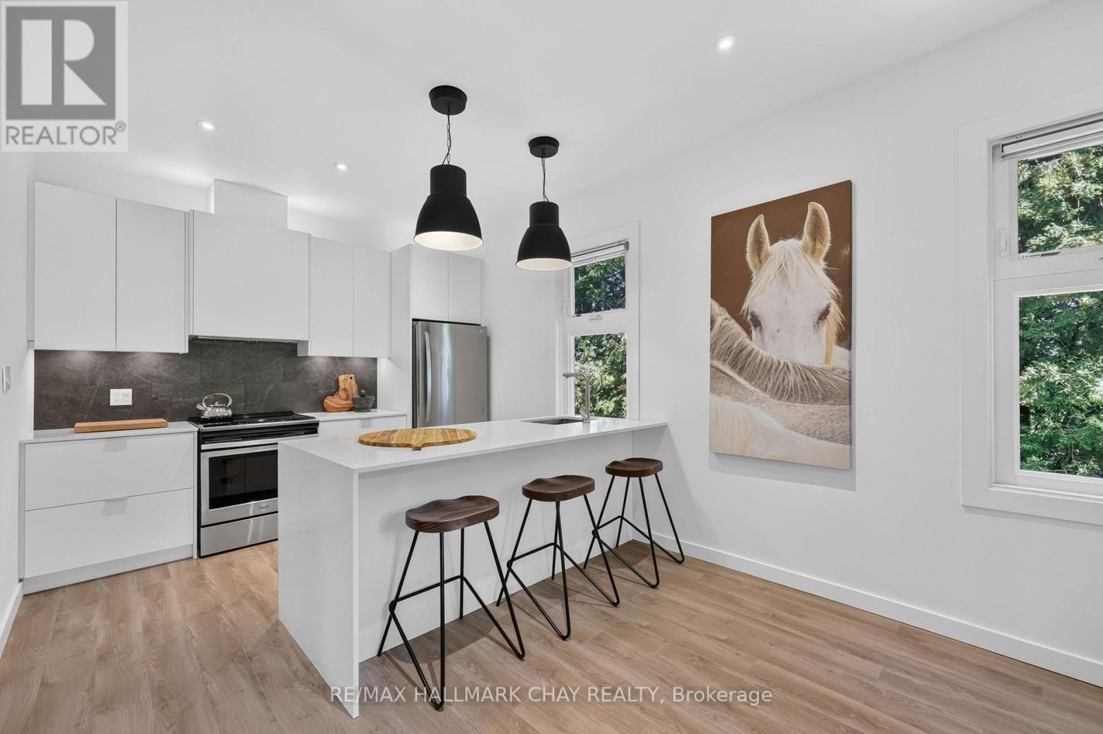 7874 10th Line Property Photo 16