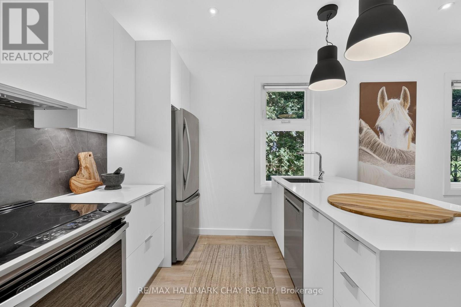 7874 10th Line Property Photo 18