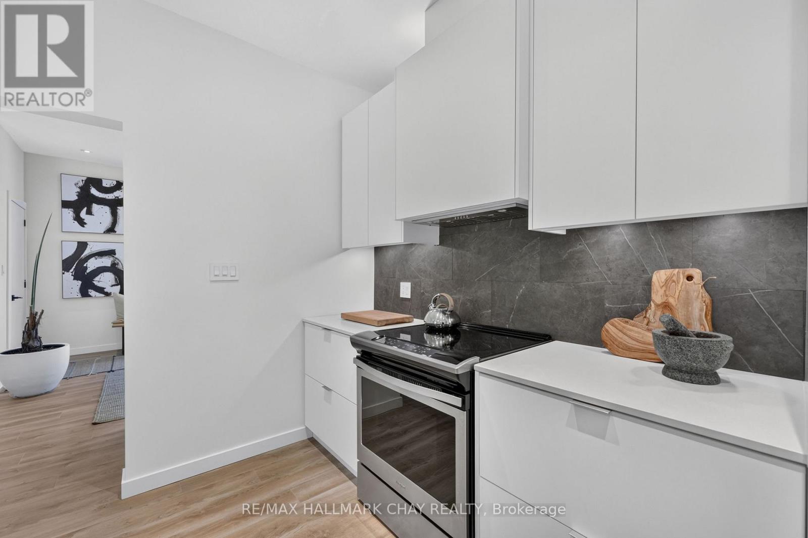 7874 10th Line Property Photo 19