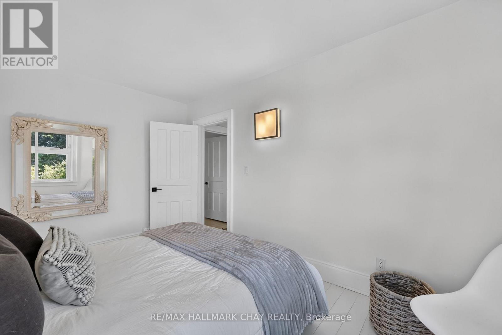 7874 10th Line Property Photo 30