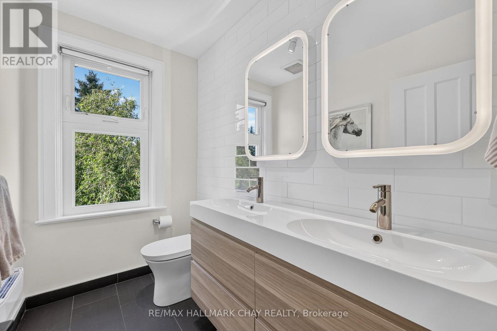 7874 10th Line Property Photo 31