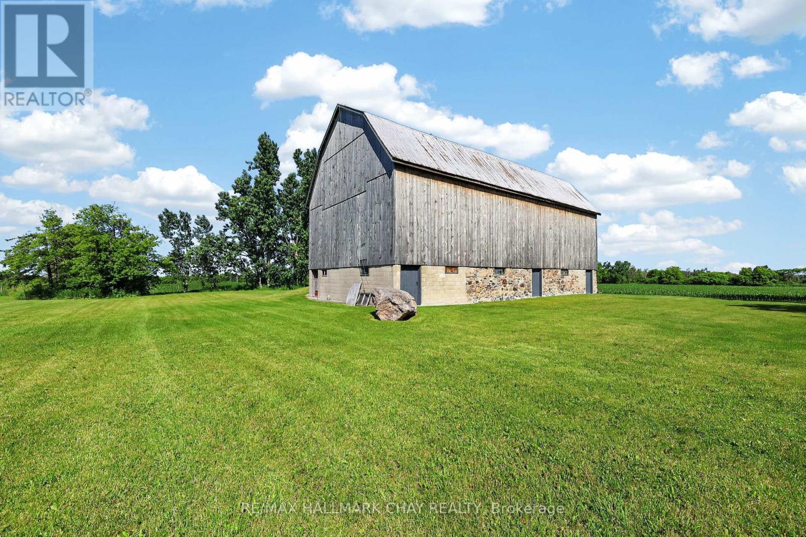 7874 10th Line Property Photo 33