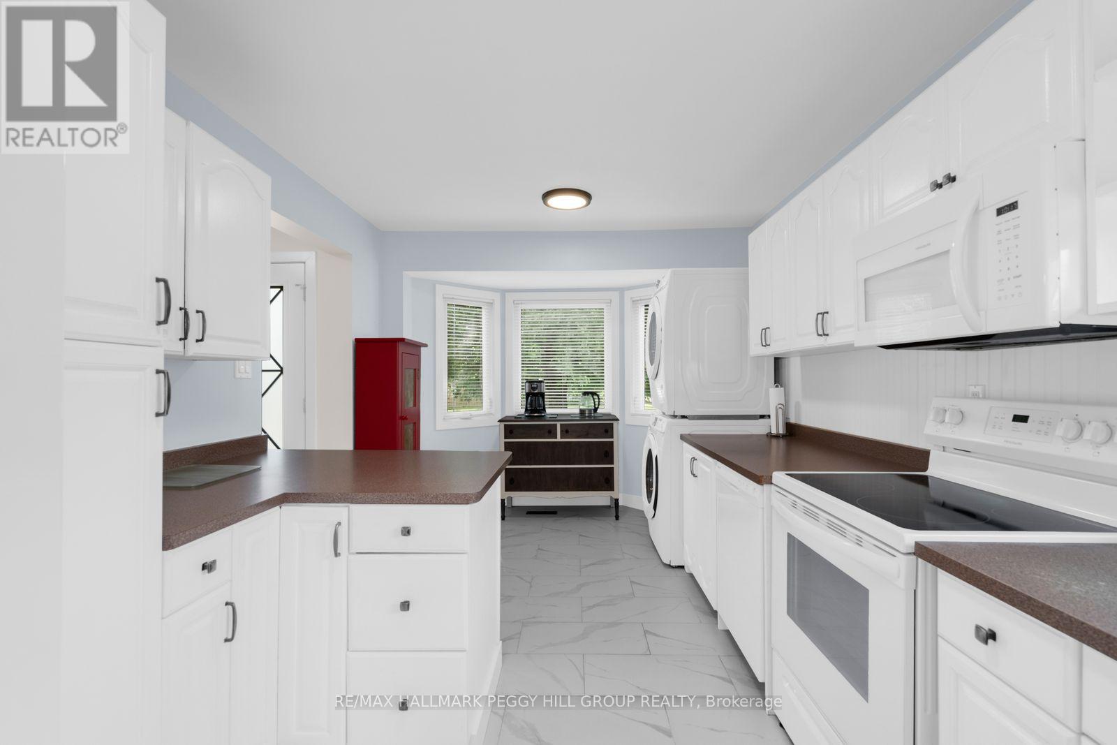 990 Maclean Street Property Photo 2