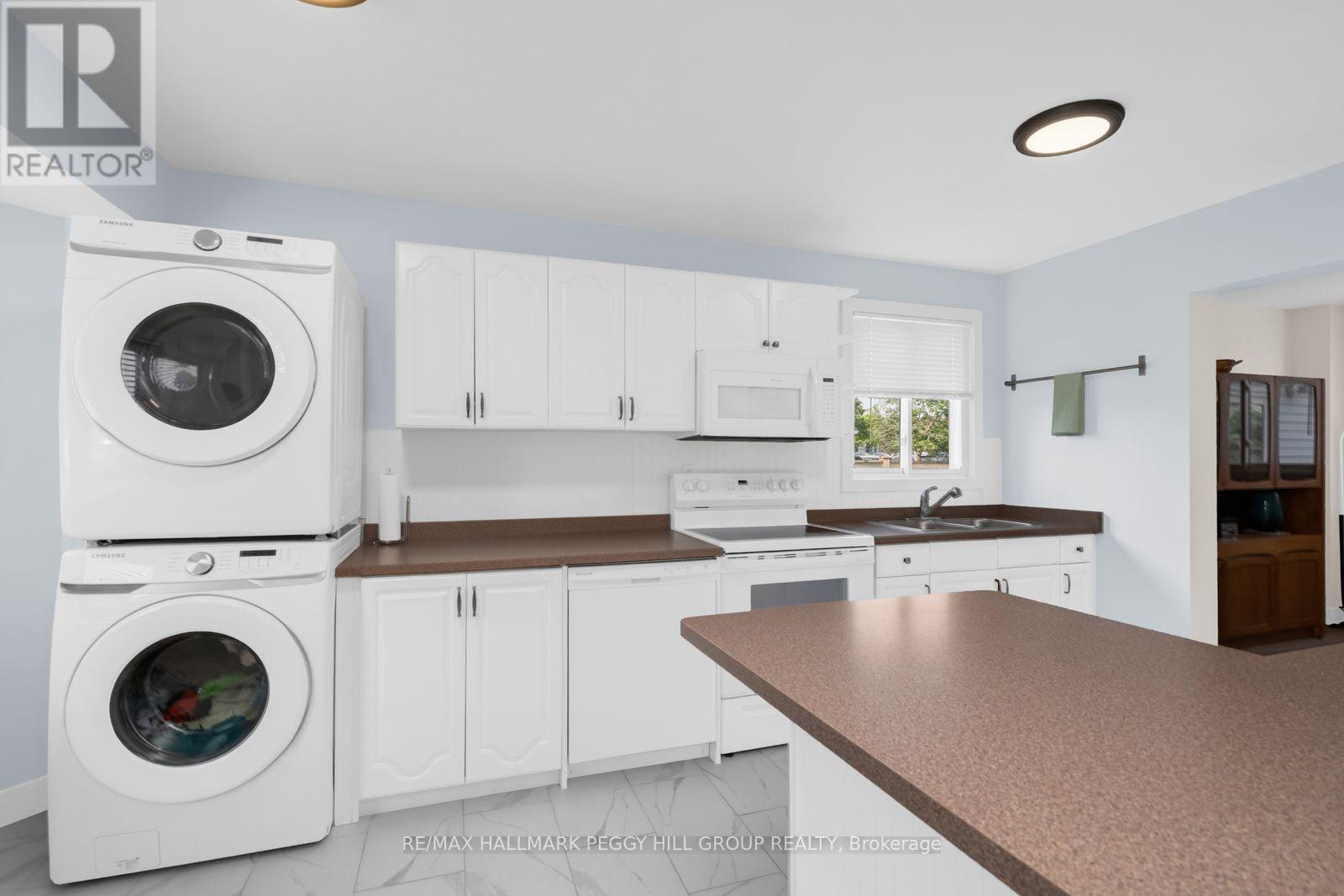 990 Maclean Street Property Photo 3
