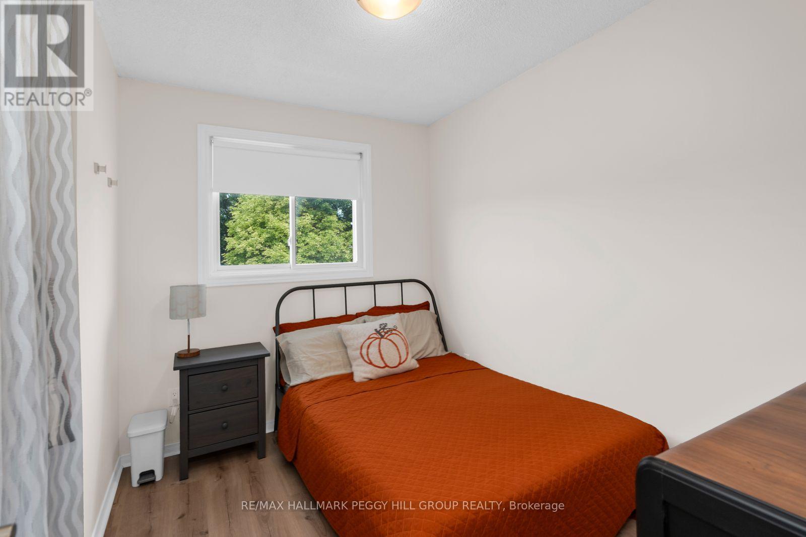 990 Maclean Street Property Photo 9