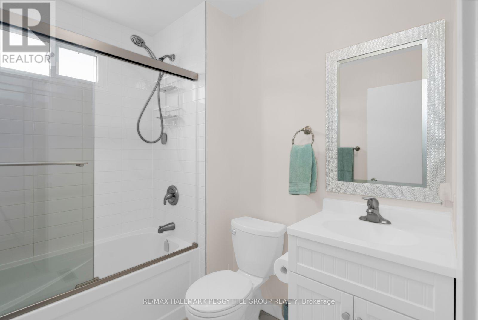 990 Maclean Street Property Photo 10