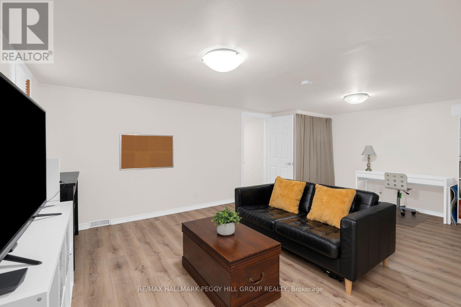 990 Maclean Street Property Photo 11