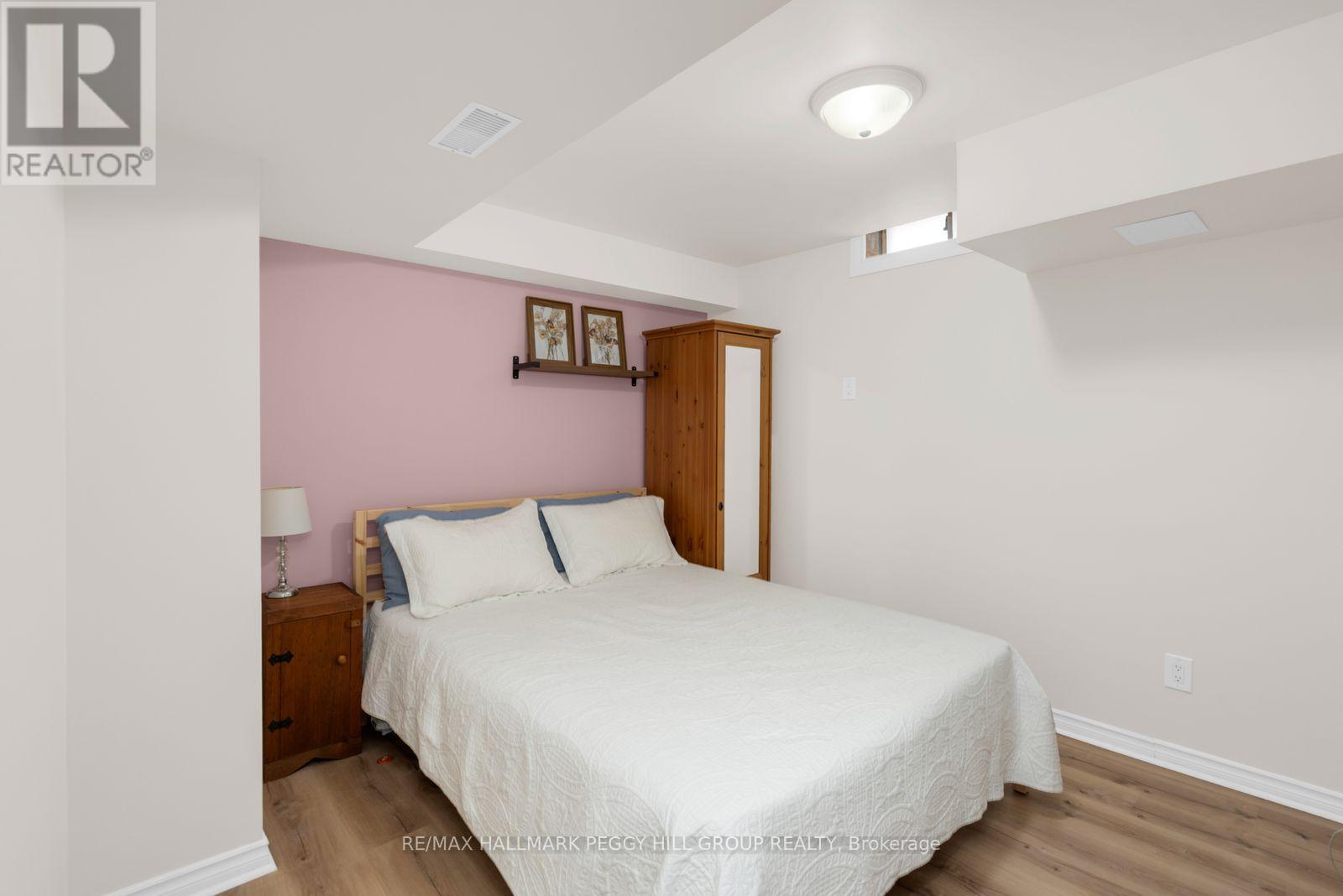 990 Maclean Street Property Photo 13