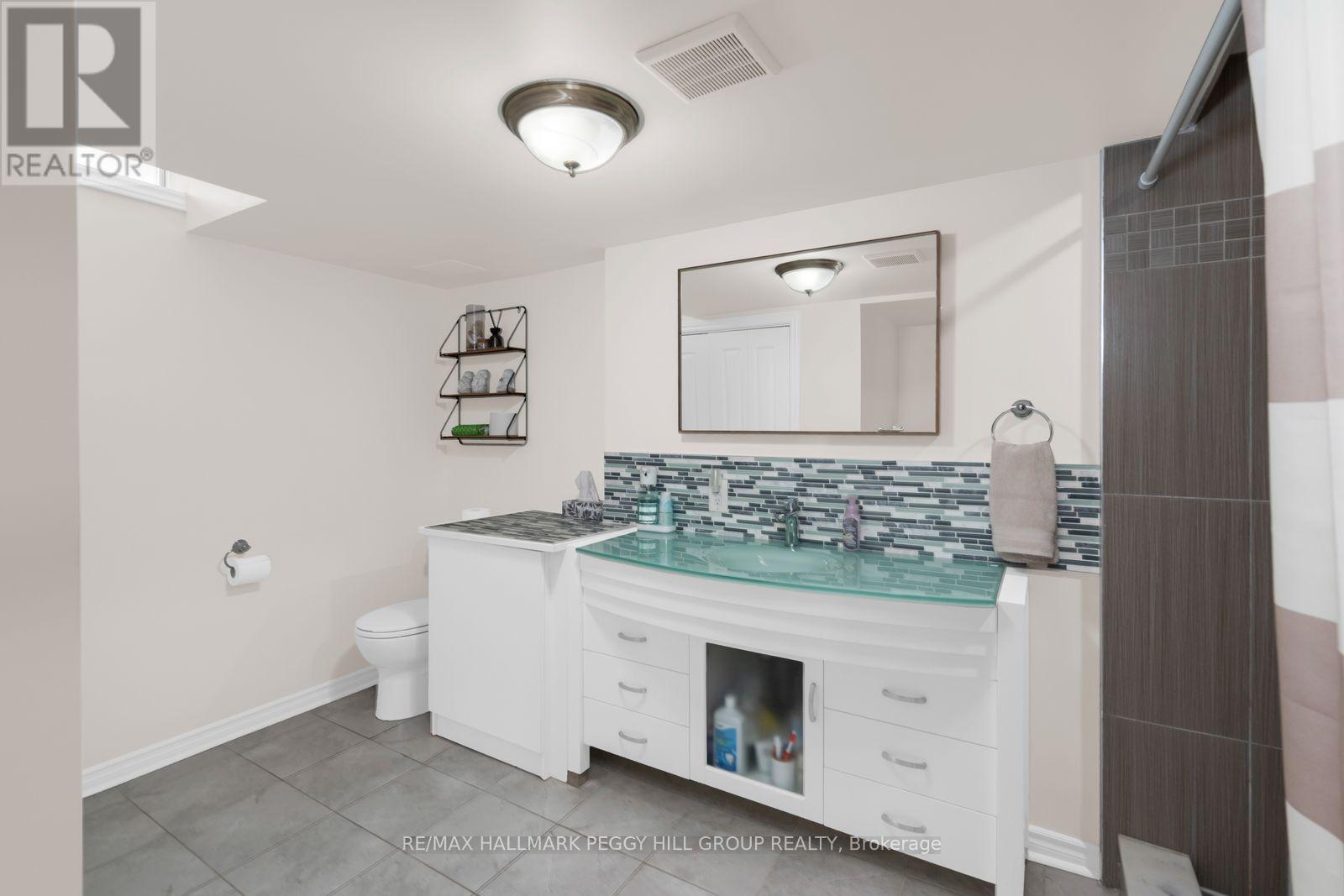 990 Maclean Street Property Photo 14