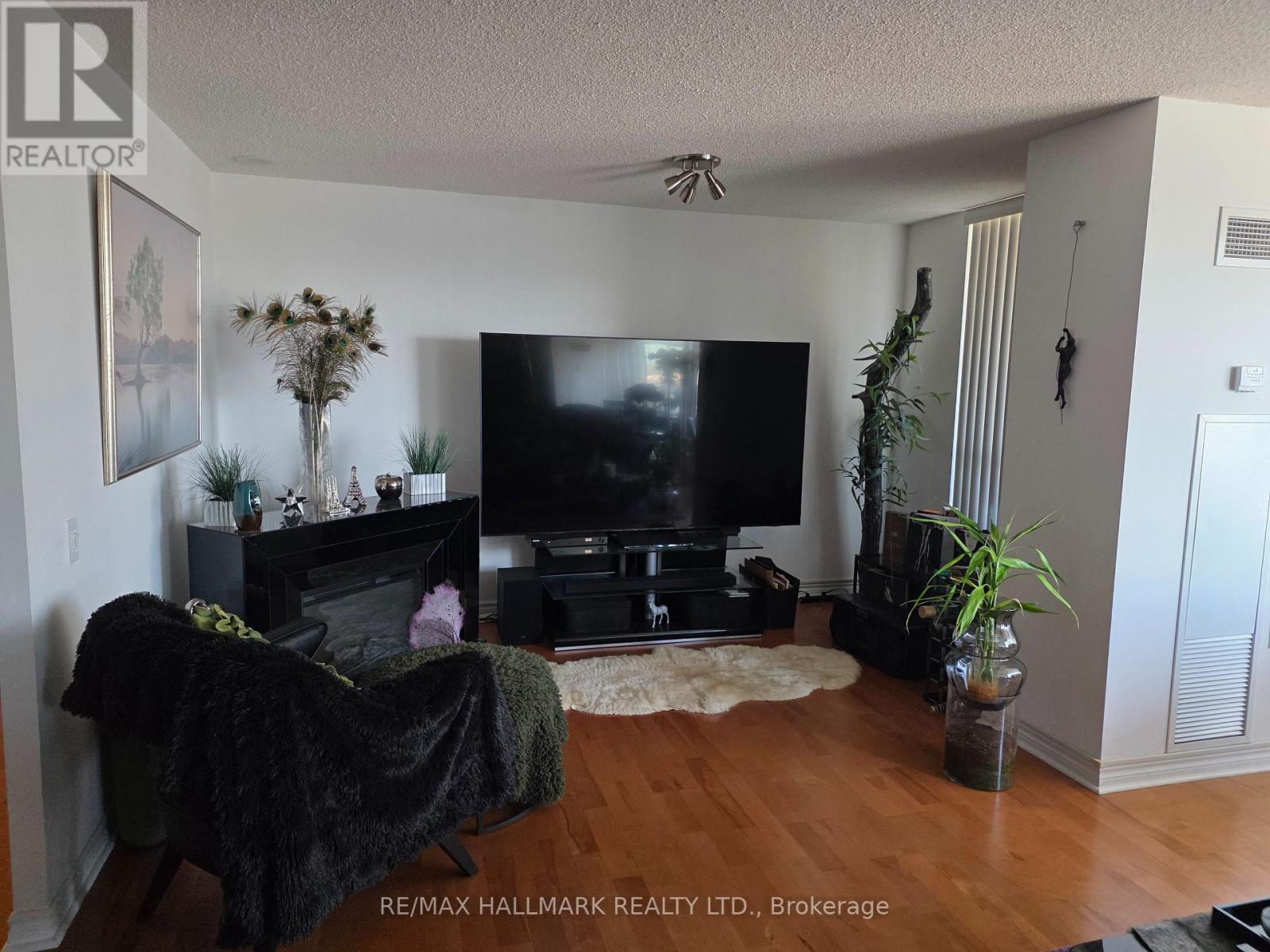 611 - 9017 Leslie Street Property Photo 7