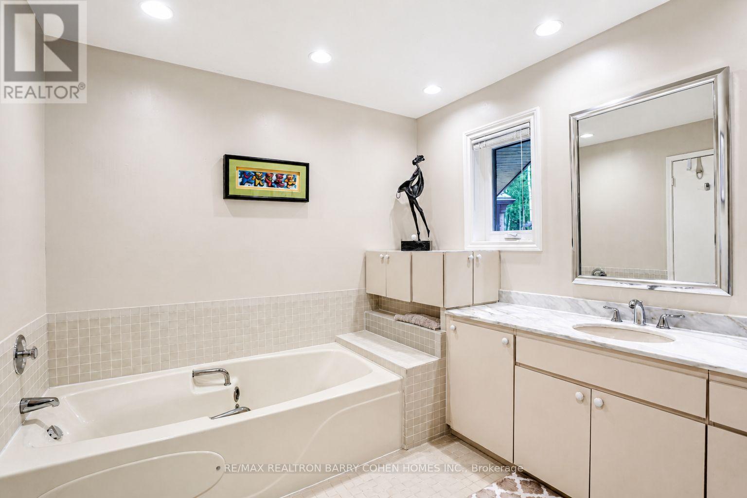 700 Lake Drive N Property Photo 22