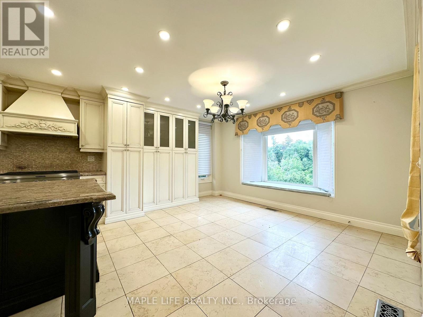 52 Prince Edward Boulevard Property Photo 8