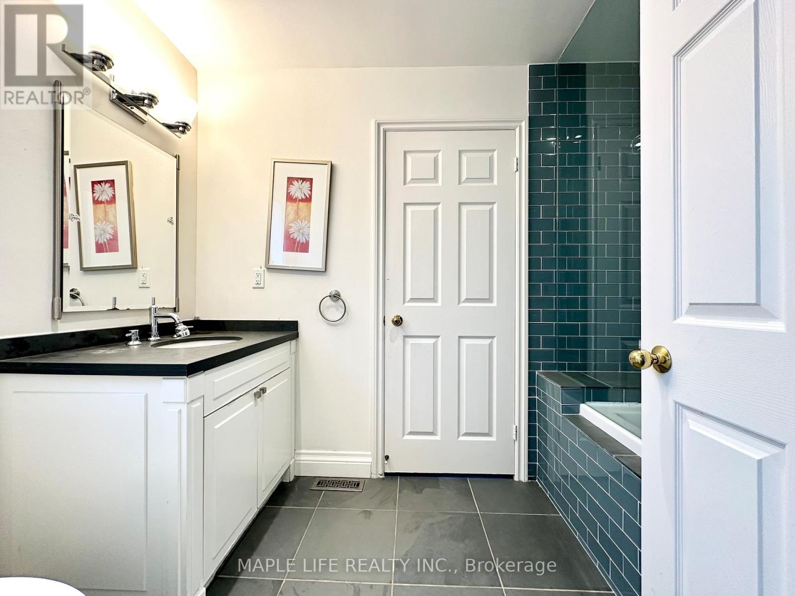 52 Prince Edward Boulevard Property Photo 28