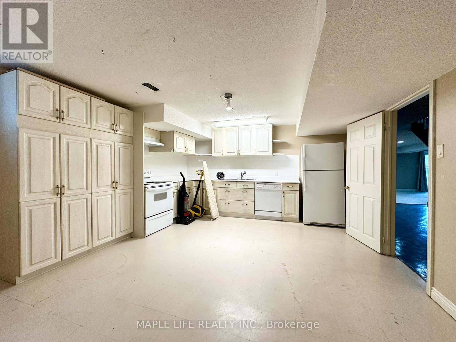 52 Prince Edward Boulevard Property Photo 37