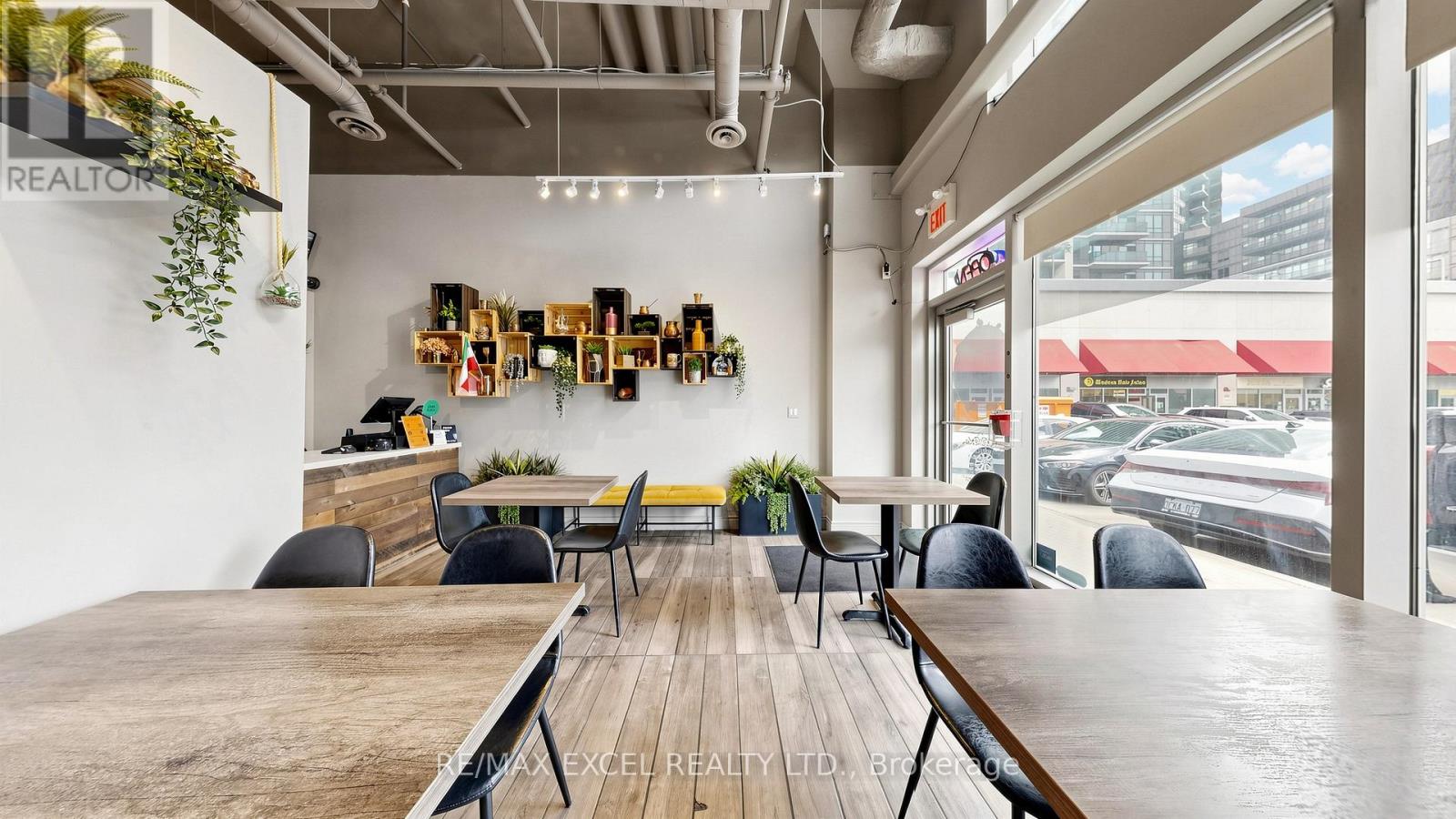 16 - 7181 Yonge Street Property Photo 7