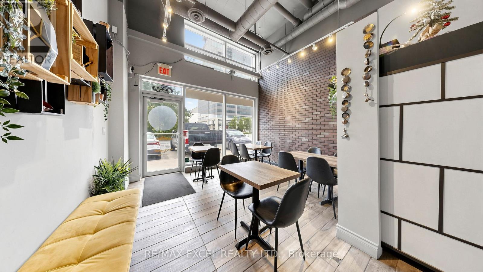 16 - 7181 Yonge Street Property Photo 8