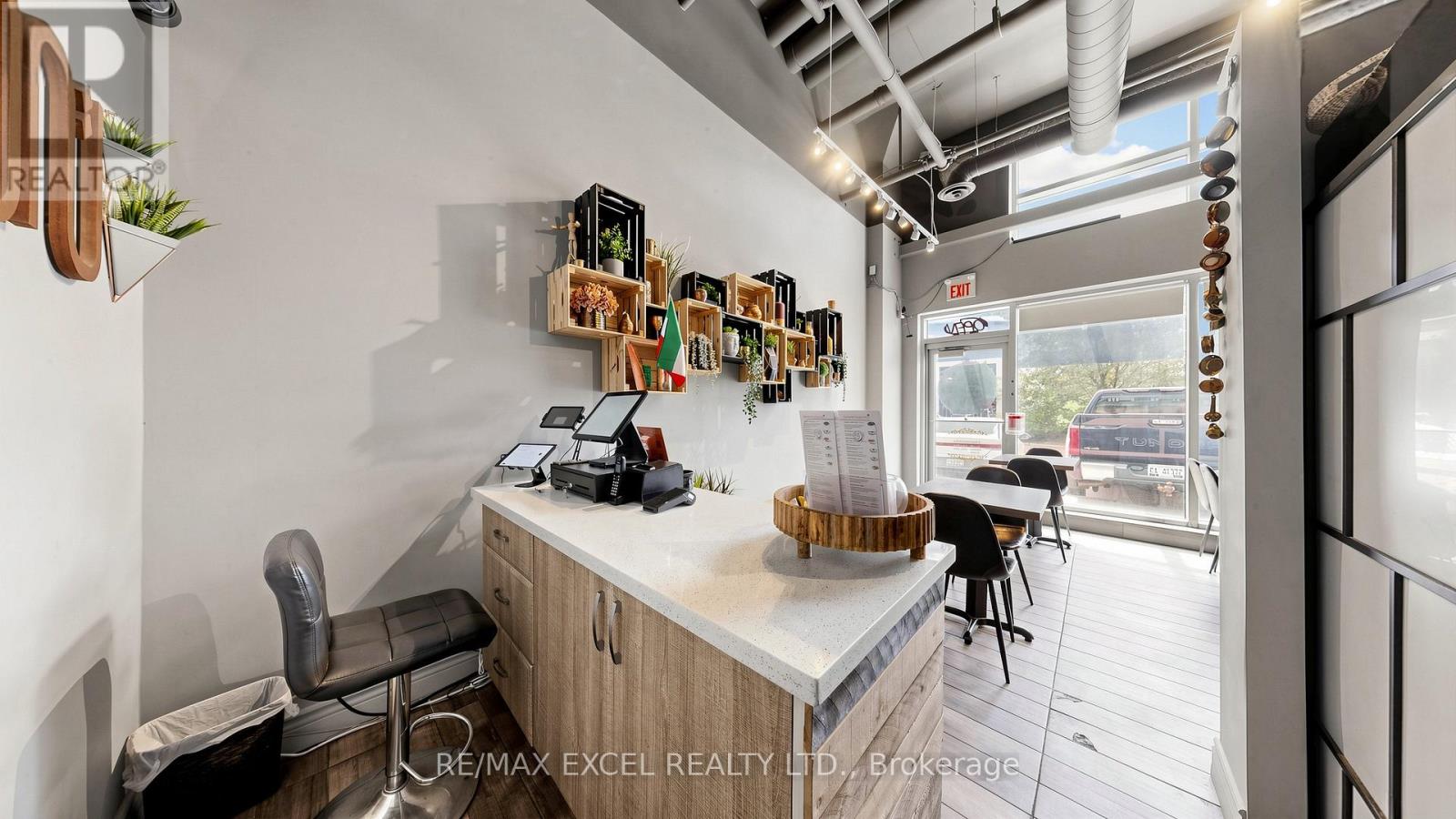 16 - 7181 Yonge Street Property Photo 9