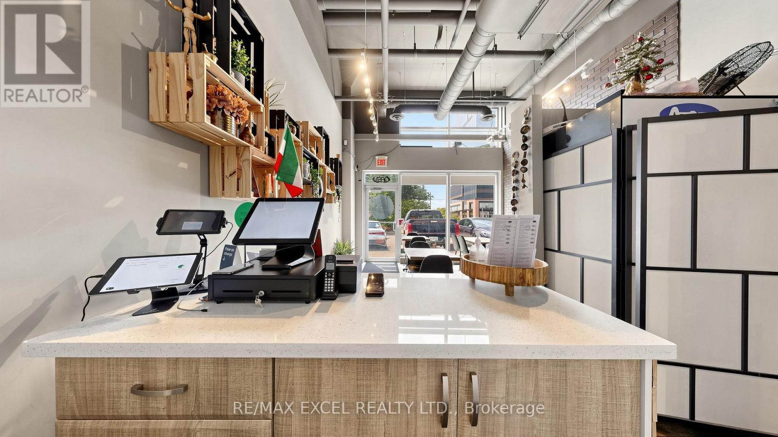 16 - 7181 Yonge Street Property Photo 10