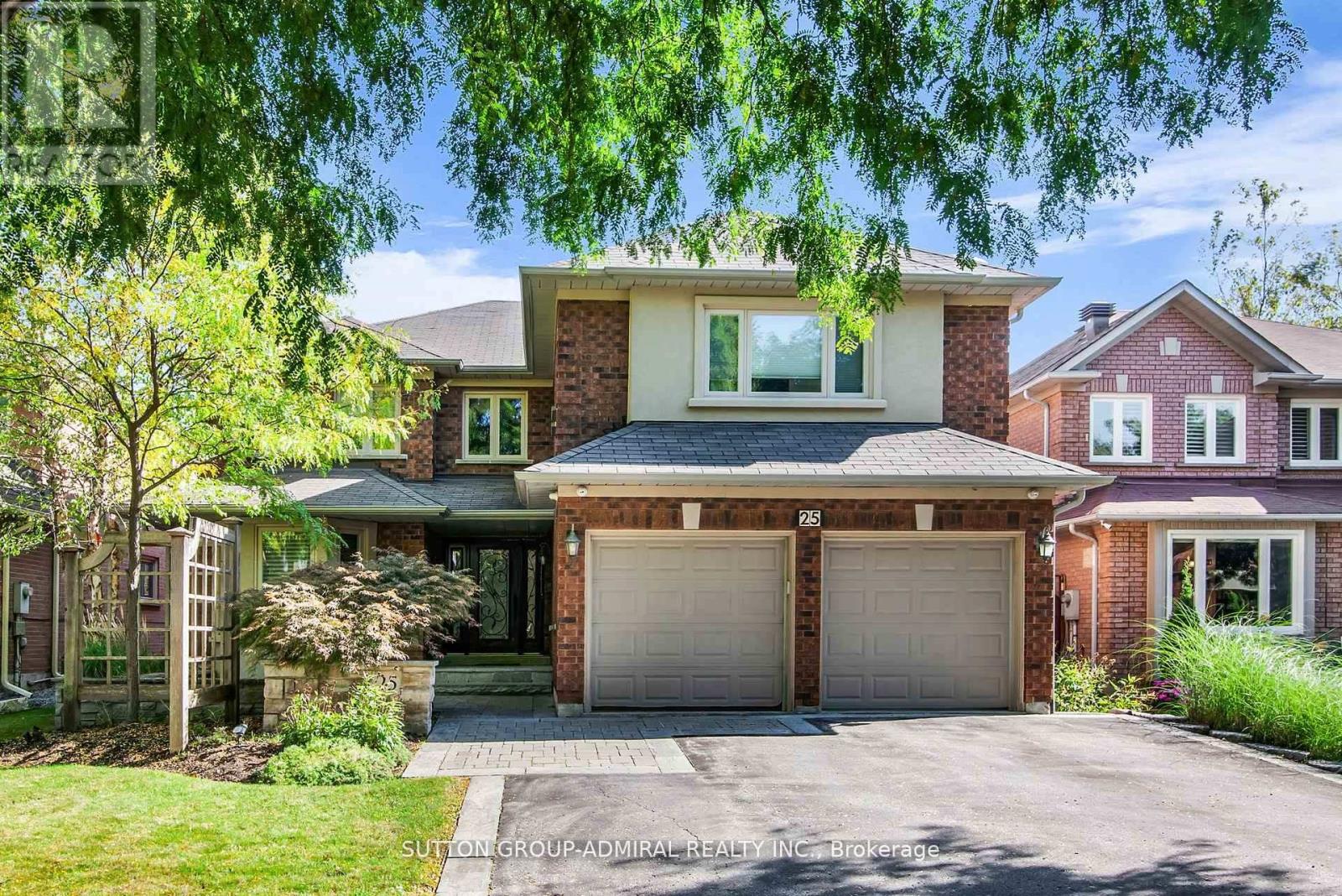 25 GRENADIER CRESCENT