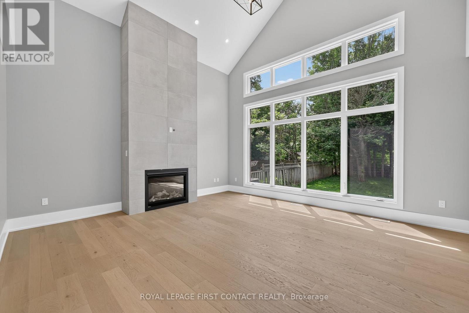 929 7th Line Property Photo 2