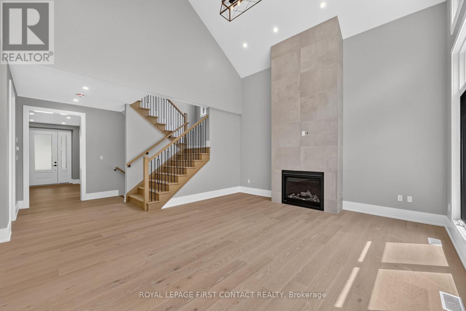 929 7th Line Property Photo 3