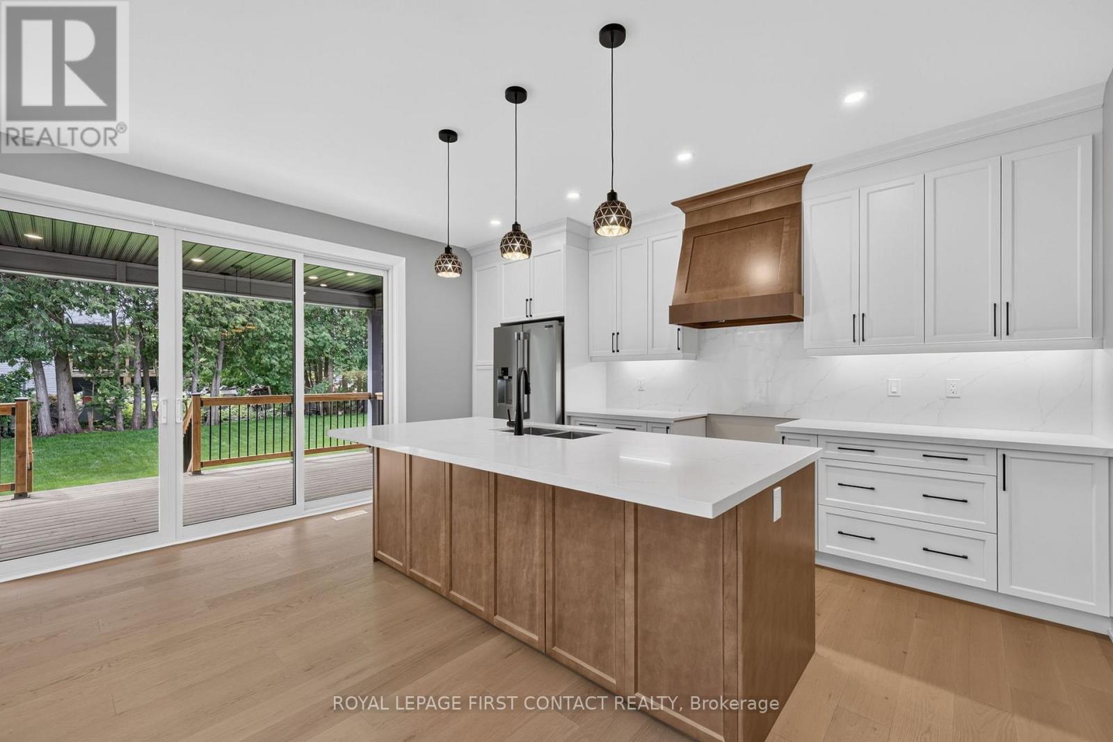 929 7th Line Property Photo 5