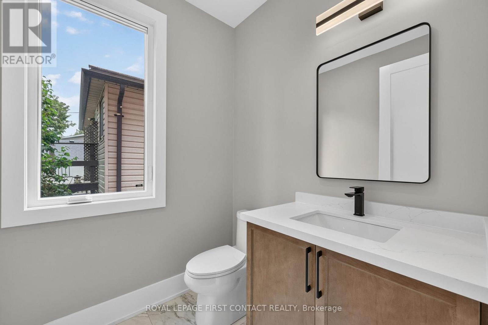 929 7th Line Property Photo 8
