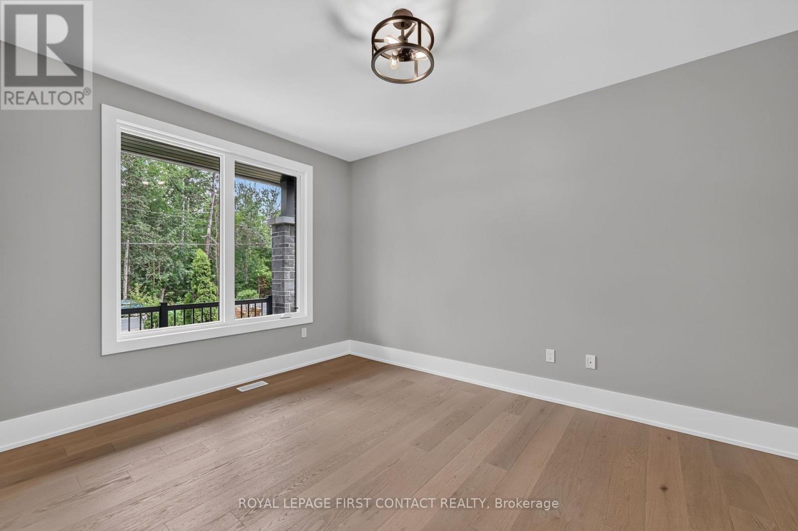 929 7th Line Property Photo 9