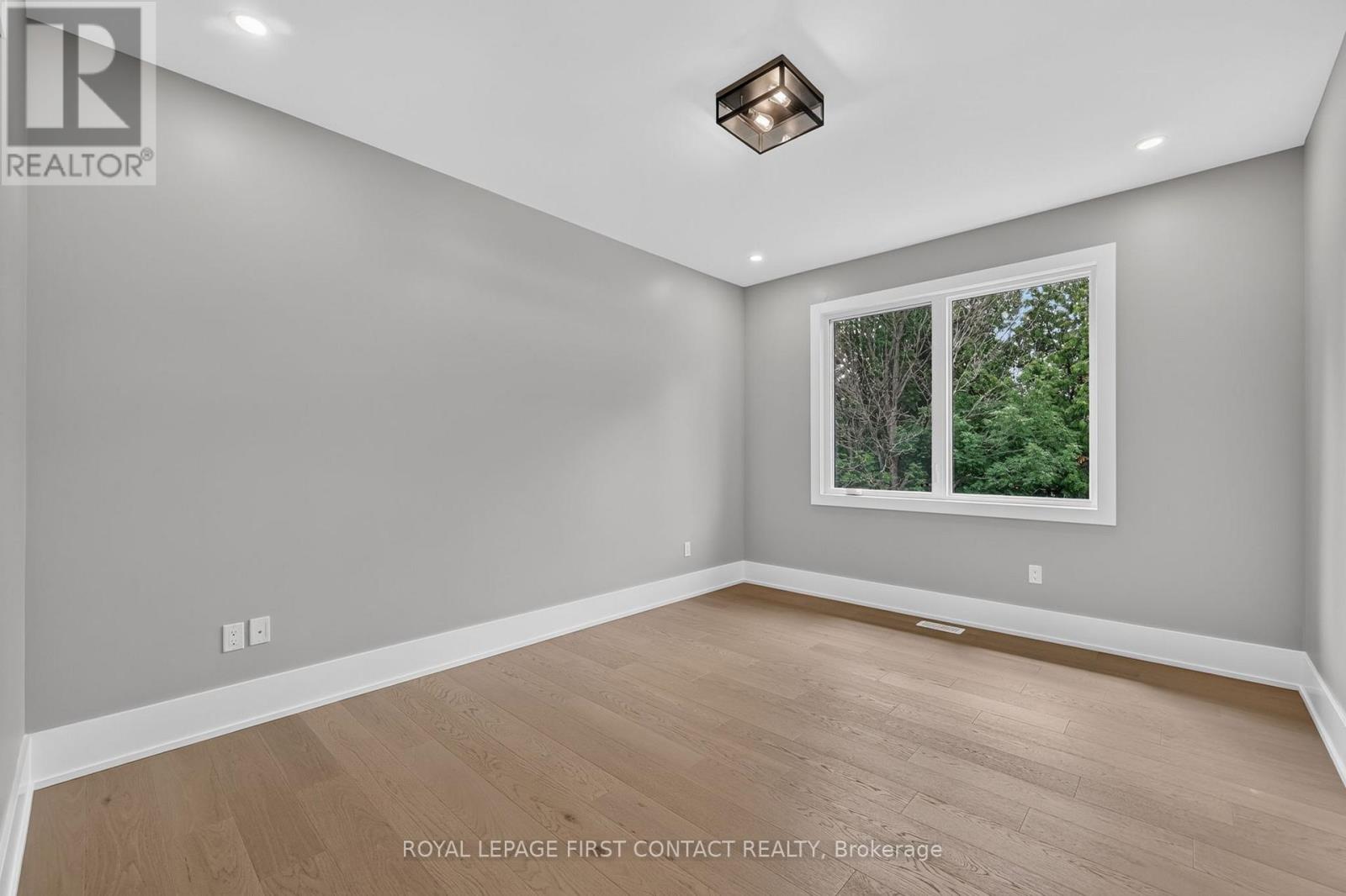 929 7th Line Property Photo 10