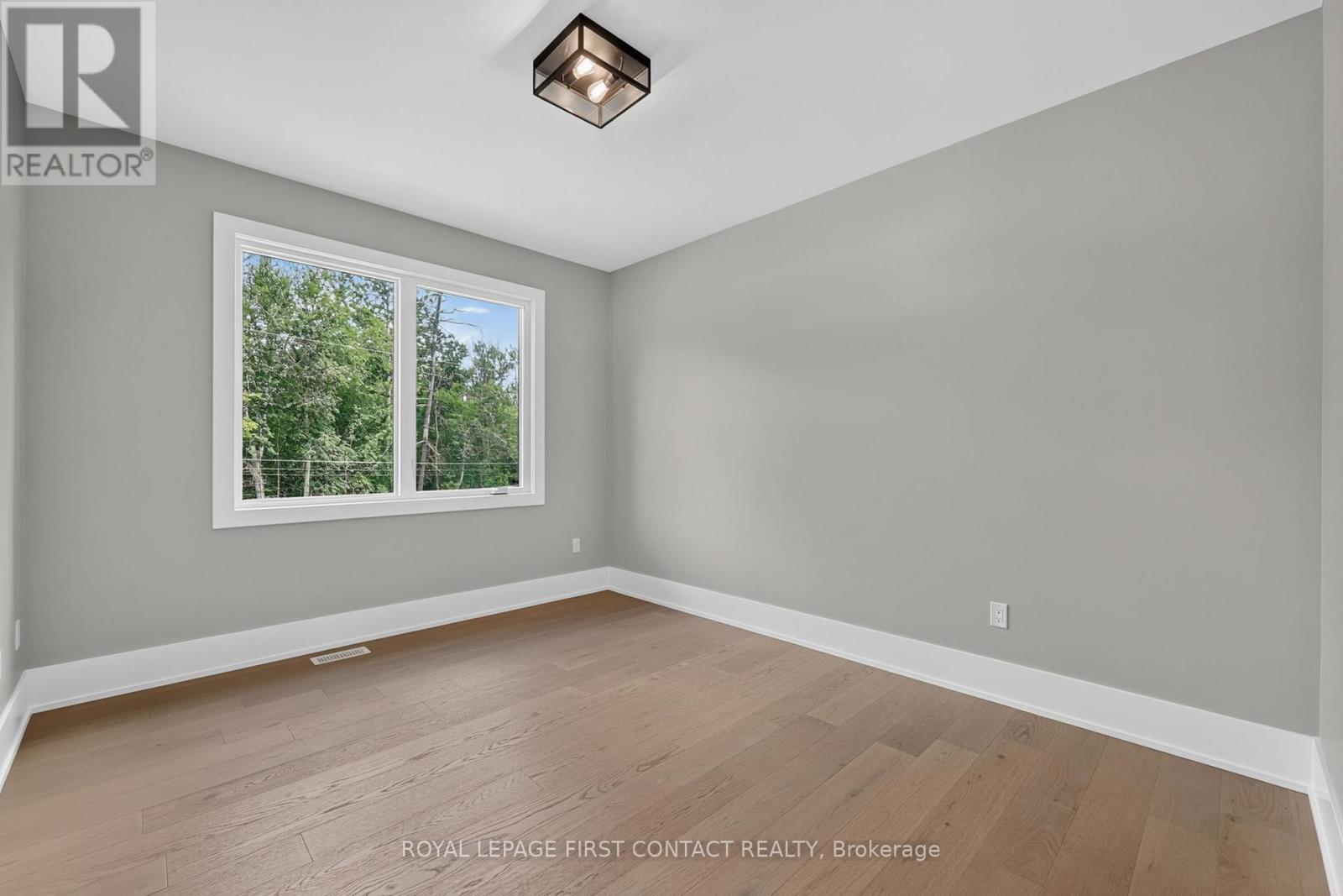 929 7th Line Property Photo 16