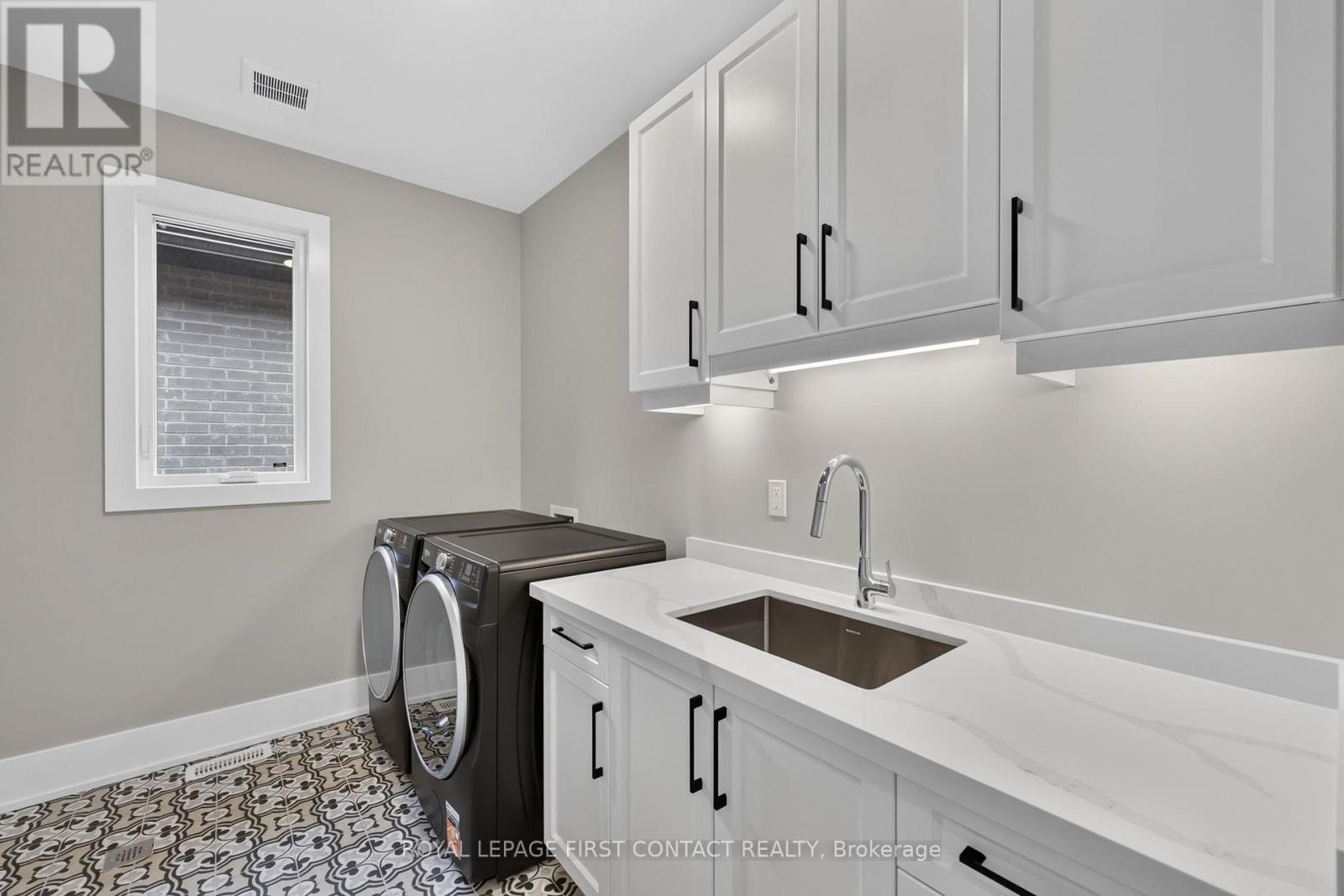 929 7th Line Property Photo 20